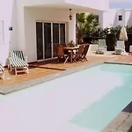 Costa Volcan 호텔